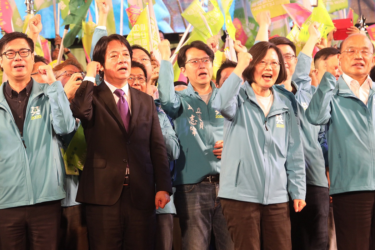 蔡英文高雄市競選總部今（16）成立，蔡英文致詞時強調要光復高雄，贏了高雄，全台就會贏。 圖：本報攝影中心攝