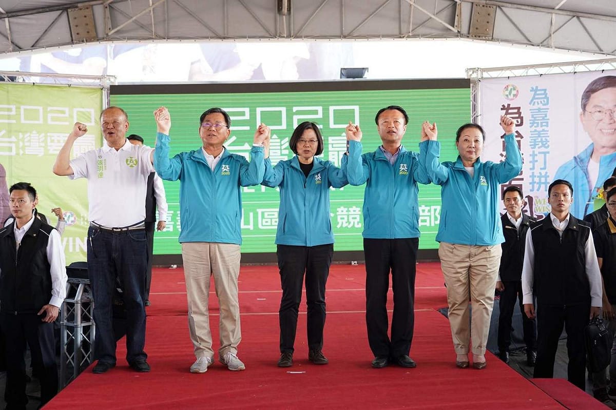 蔡英文今天到嘉義縣為黨籍立委候選人造勢，嘉義縣政壇四大巨頭陳明文、張花冠、翁章梁、張明達合體。 圖：陳明文競選團隊/提供