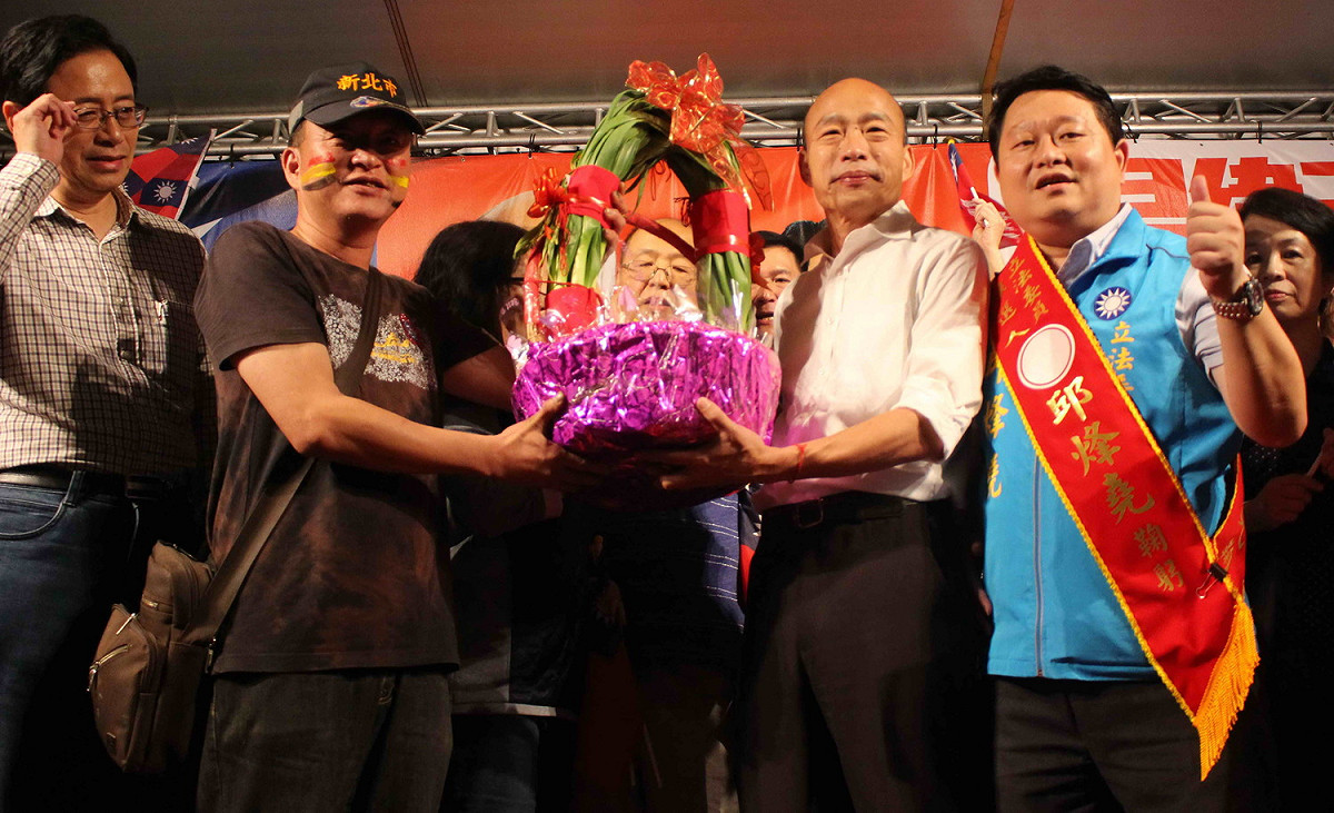 韓國瑜、張善政的「國政配」，與中和區立委參選人邱烽堯成立聯合競總。  圖：韓國瑜邱烽堯聯合競總提供