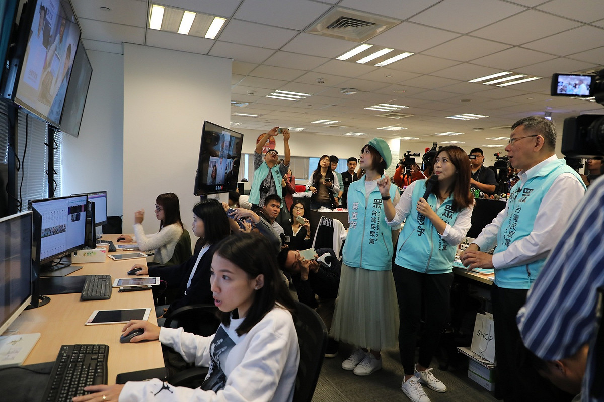 台灣民眾黨今(18)日宣布與17 Media合作，使用「智慧選戰直播系統」為候選人站台 圖：17 Media/提供