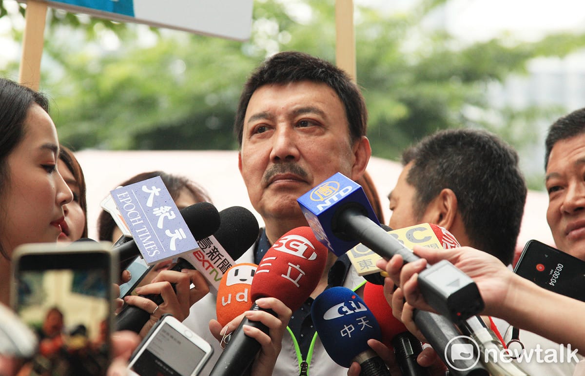 余天無奈表示，當初都有經過黨内初選，他贏了當然代表民進黨出來選。 圖：林昀真／攝