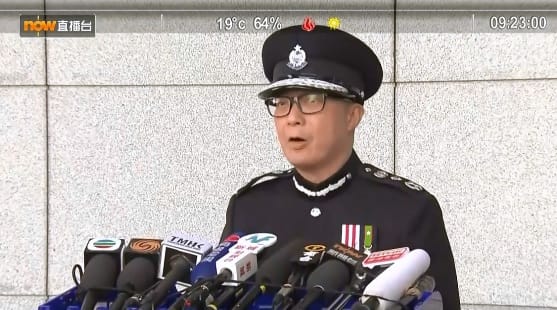 中國國務院19日正式任命鄧炳強接任香港警務處處長，他同時是此次圍攻理工大學的指揮官。 圖：翻攝自NOW直播台影片