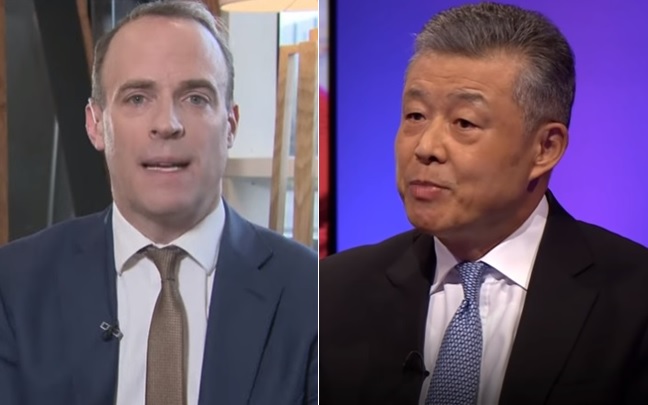 英國外相拉布(左)召見中國駐英大使劉曉明(右)對鄭文傑案表達抗議。 圖：翻攝Youtube