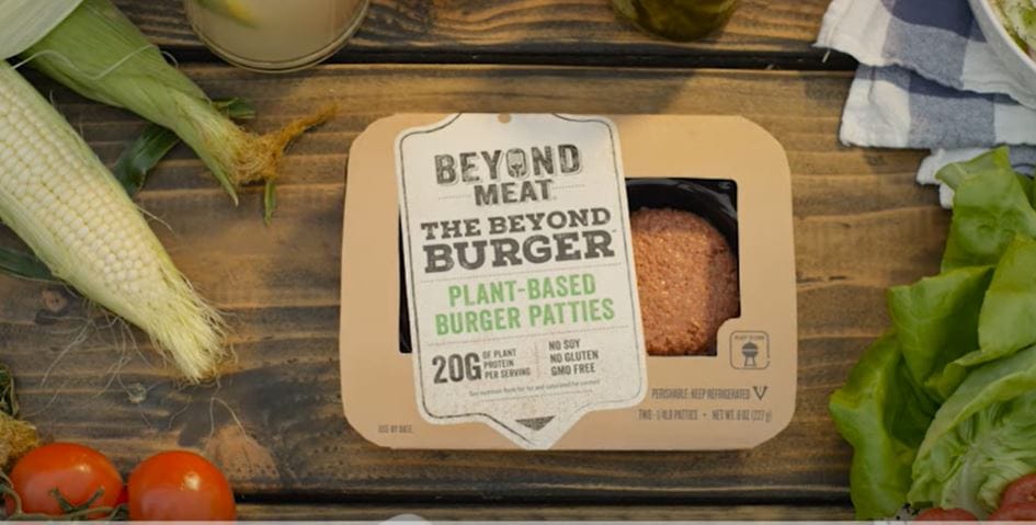 近年，人造肉議題在全球發燒，如今Beyond Meat「未來漢堡排」將大舉進軍台灣，搶佔速食市場。 圖：翻攝自 Beyond Meat／YouTube