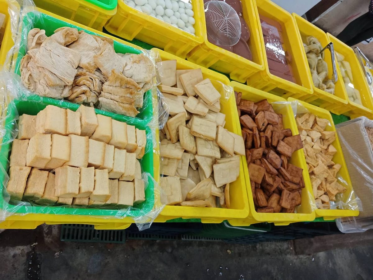 黃豆中豐富的膳食纖維，可促進消化和排便，但因含有多醣類，直接食用比較容易脹氣，腸胃功能較差的人，豆腐、豆乾、豆漿是較好的選擇 圖：閻芝霖/提供