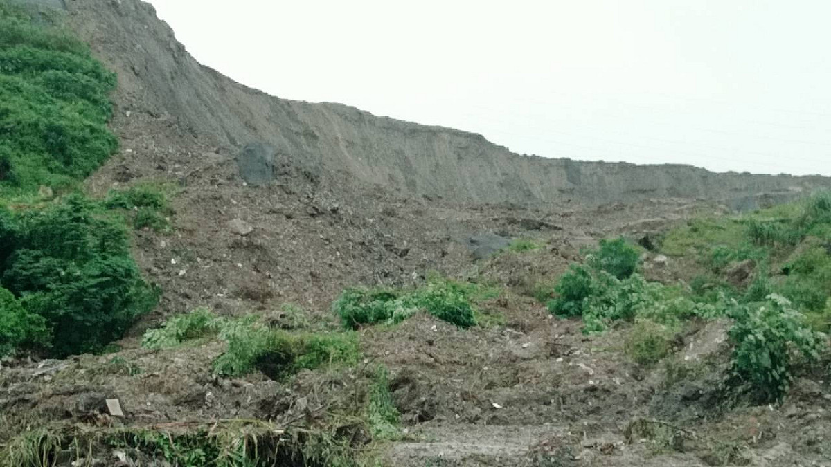 基隆近日受颱風環流影響，雨勢不斷造成土石崩塌。 圖：市府提供