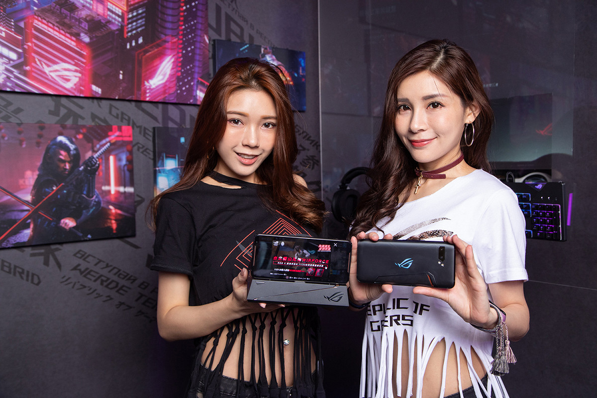 11月21日至11月24日於WirForce「ROG攤位」購買ROG Phone II，加碼贈桌上型遊戲基座。 圖：ASUS/提供