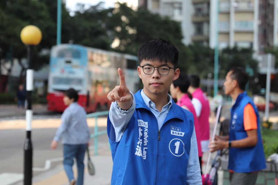 香港眾志秘書長黃之鋒在本次選舉，因個人政治立場被DQ（取消參選資格）。 圖：翻攝自黃之鋒 Joshua Wong臉書