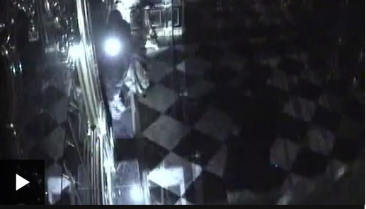 歐洲最古老「綠穹珍寶館是」失竊，捐失高達10億歐元的珍藏，德國警方公布監視畫面，拍到嫌犯闖空門。 圖：翻攝自BBC影片