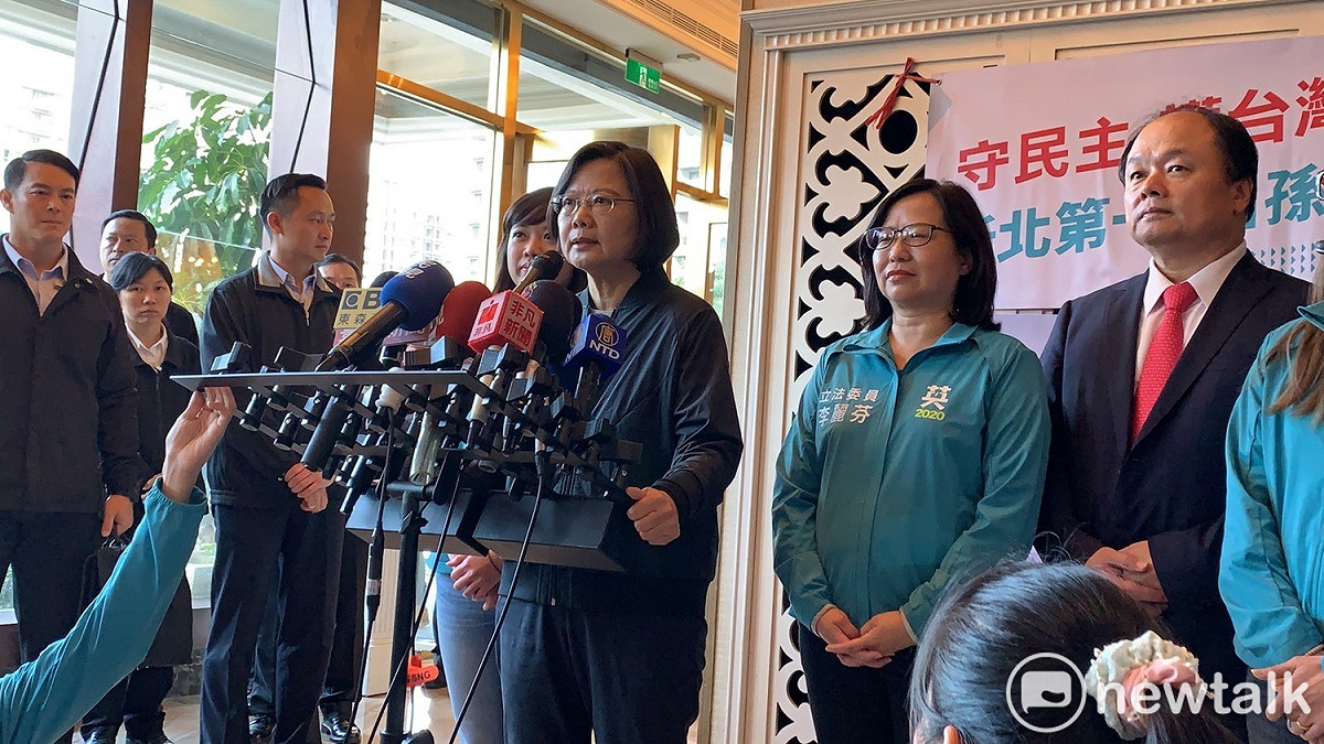 蔡英文表示，她已指示國安單位針對共諜案進行調查，希望各界不要妄加揣測。 圖：林昀真／攝