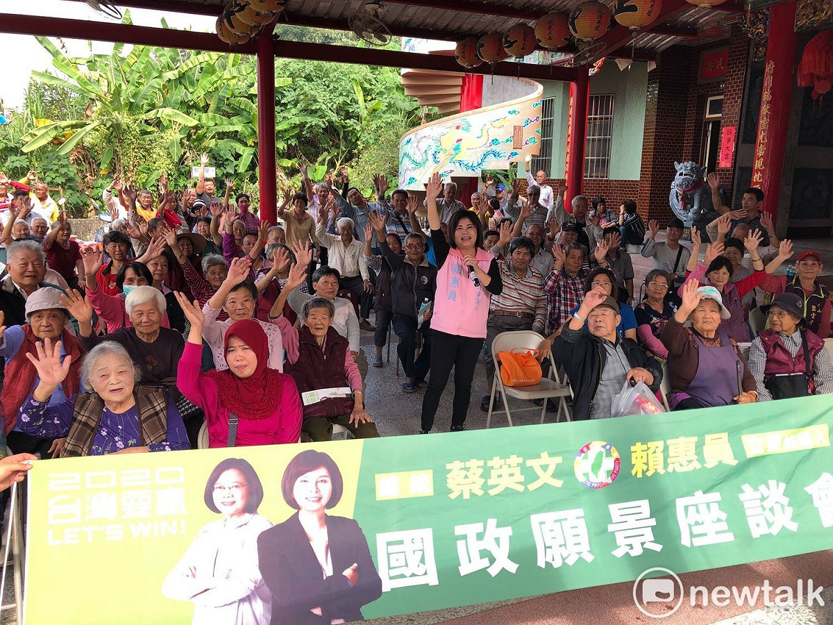 賴惠員在白河仙草里的龍安府再辦理國政座談會，針對當地人口老化加上位於山區的問題，提出偏鄉社區醫療網的概念。 圖：黃博郎／攝