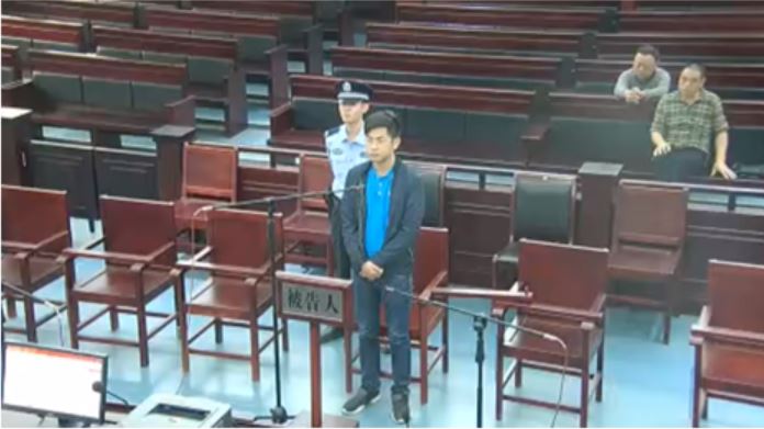 環球時報公布「中國特工」王立強，2016年因詐騙罪在法院接受審判的影片畫面。 圖：翻攝自環球網