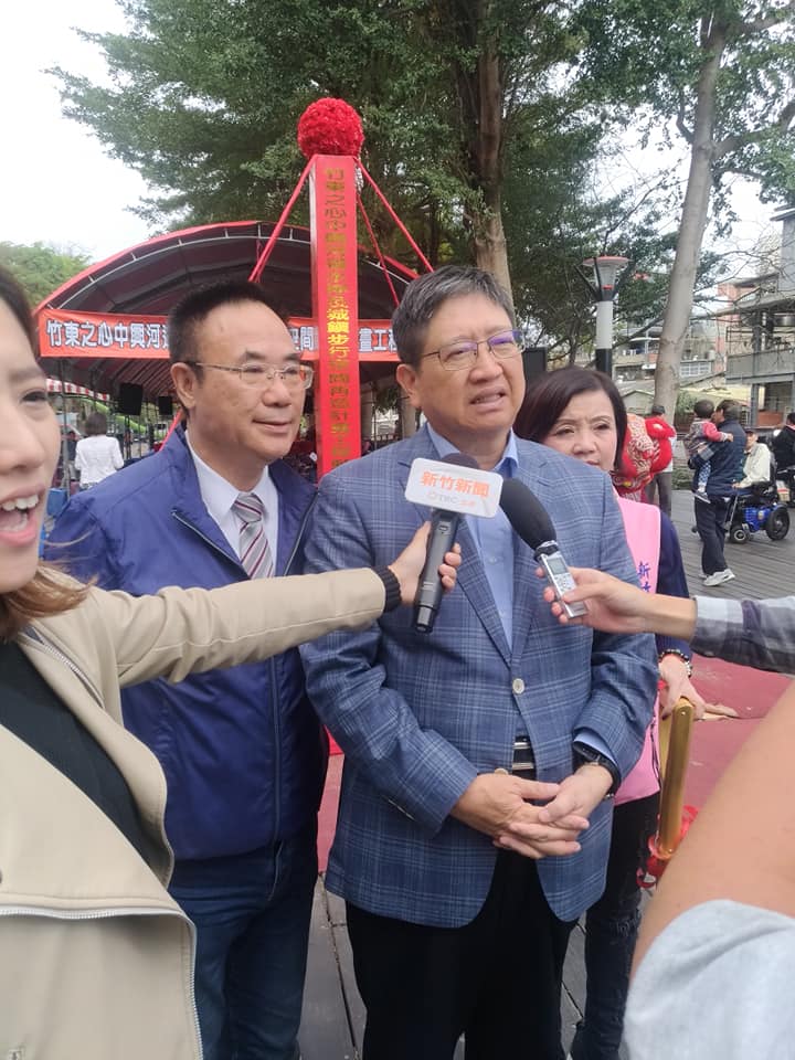 竹東鎮長羅吉祥（左二）賄選被判刑，依法停職，新竹縣長楊文科（右二）26日還參加竹東活動，與羅吉祥同台。 圖：翻攝自羅吉祥臉書