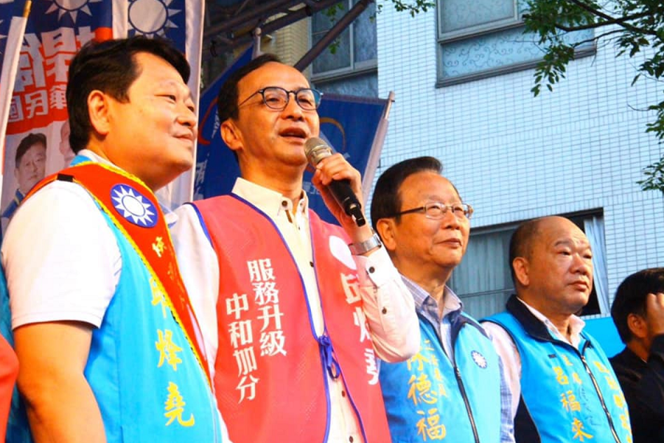 國民黨選舉競選主色近似「長廷綠(台灣青)」 圖：翻攝自謝長廷臉書
