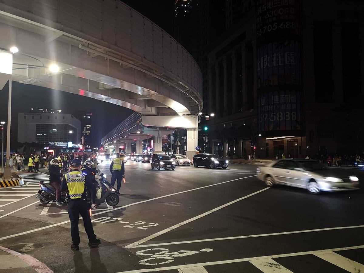 縣民大道11/30起禁止左轉新站路。 圖：新北交通局／提供