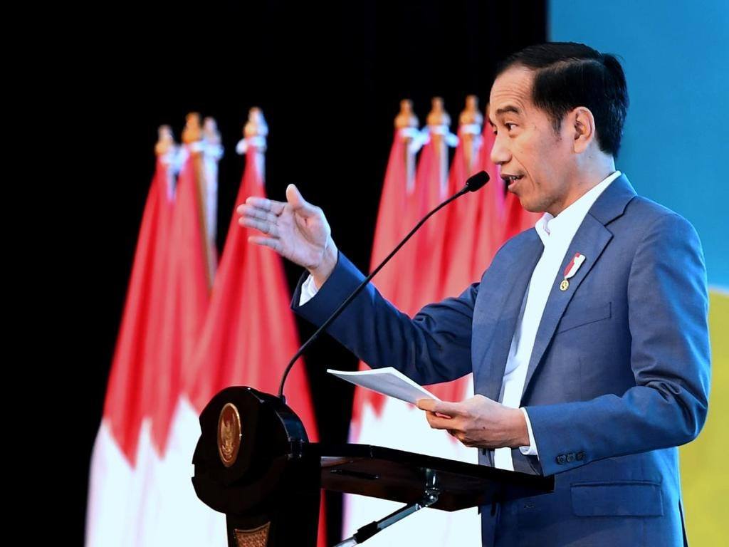 印尼總統佐科威（Joko Widodo）打算明年移除兩個高階公務員職級，以人工智慧（AI）取而代之，以減少阻礙投資的官僚繁文縟節。 圖：截取自佐科威臉書