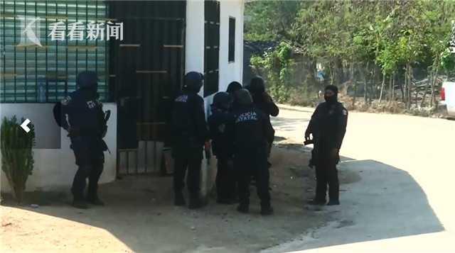 墨西哥科阿韋拉州（Coahuila）鄰近美國邊界的烏尼翁鎮（VillaUnion）今天發生血腥槍戰，當局表示造成4警殉職，10名疑似幫派槍擊手斃命。 圖 : 翻攝自環球網 / 看看新聞