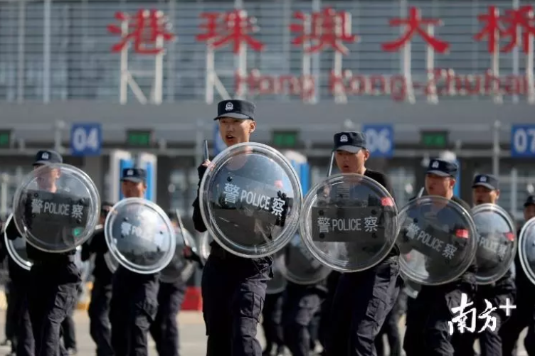 珠海市公安局大練兵成果匯報暨反恐應急處突演練。 圖：翻攝自南方日報微信公眾號