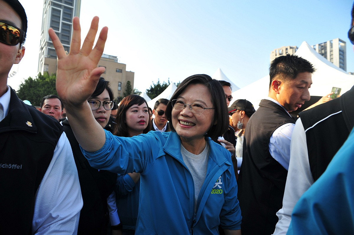 蔡英文現身新北競選總部成立大會，受到支持群眾熱烈歡迎。 圖：蔡英文新北競總辦公室/提供