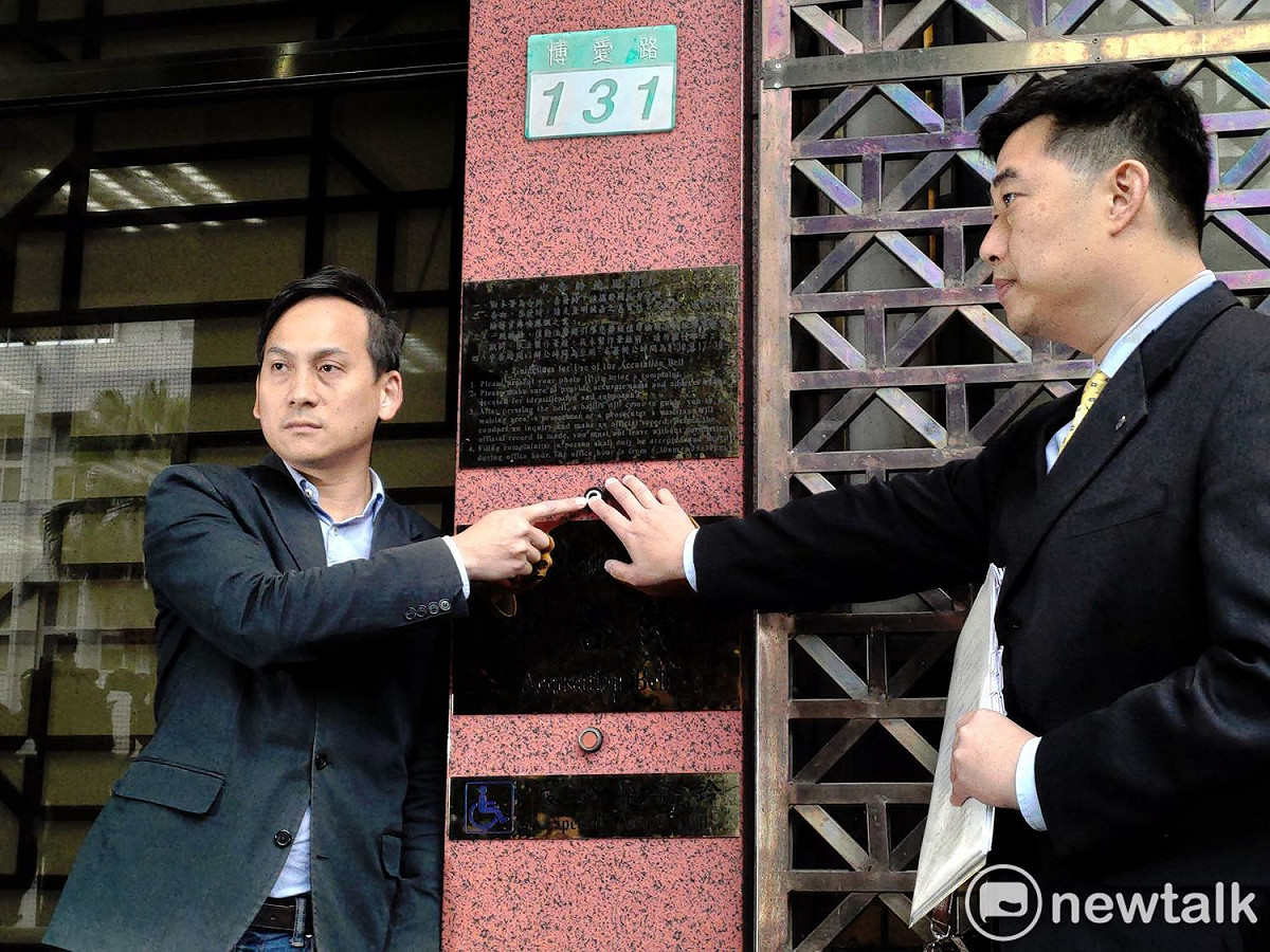 韓國瑜競選辦公室對立委黃國昌按鈴申告。 圖：黃建豪/攝