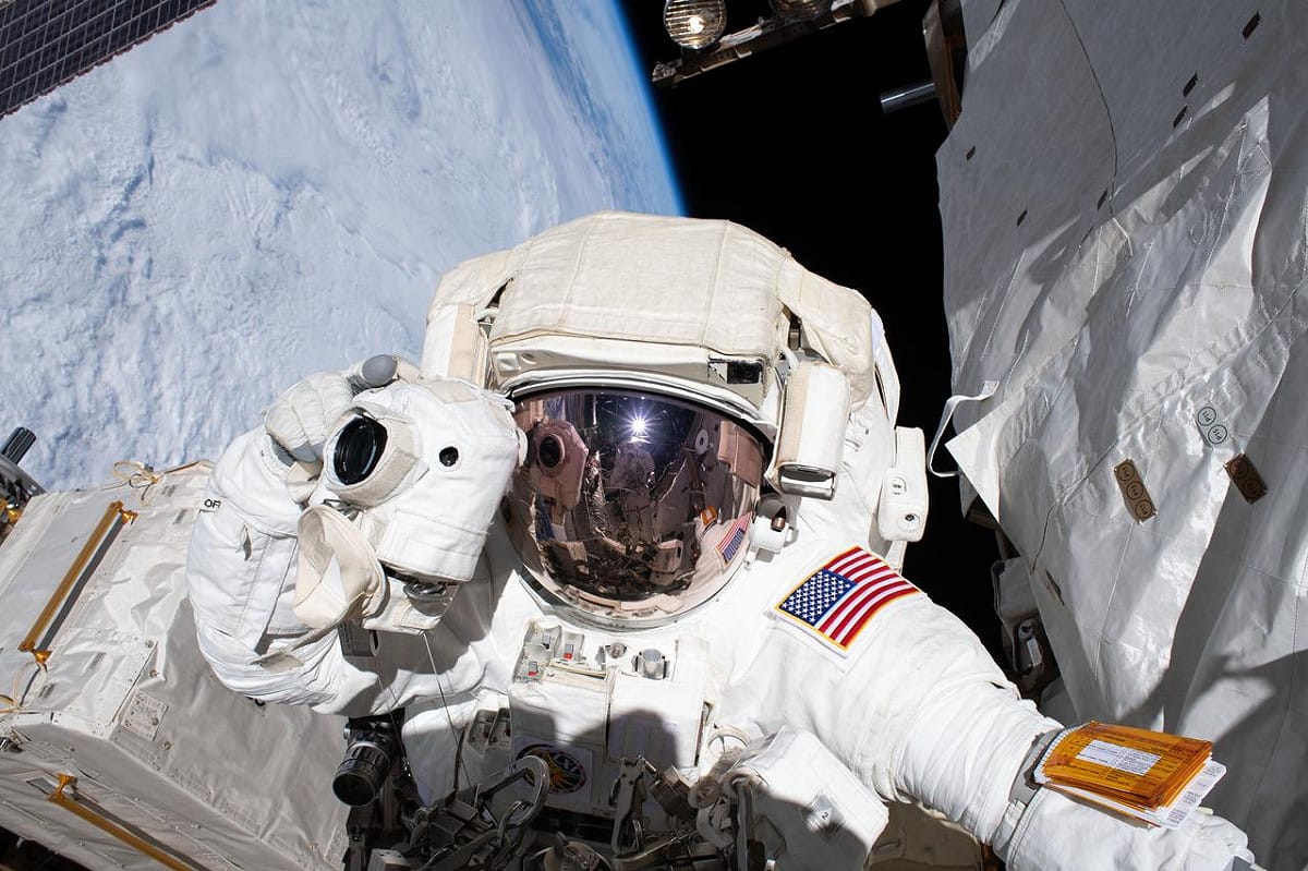 歐洲太空總署（ ESA）計劃在20年內研發冬眠艙科技，將太空人成功送上火星。圖為太空人示意圖。 圖：截取自NASA官網