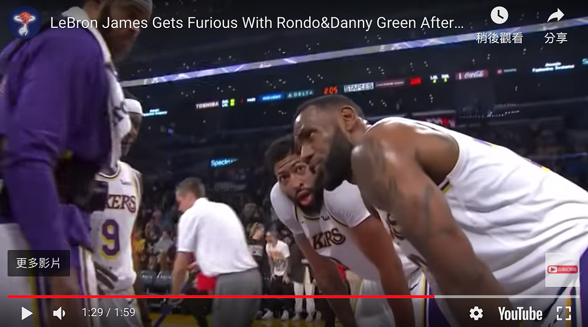 月底就要滿35歲的「詹皇」LeBron James(右)仍相當賣命。 圖／翻攝自YOUTUBE