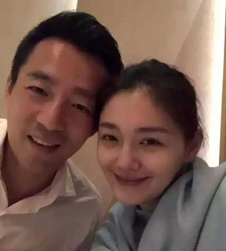汪小菲(左一)交過幾位女明星，最後選擇和大S(右一)步入婚姻。 圖：翻攝自微博