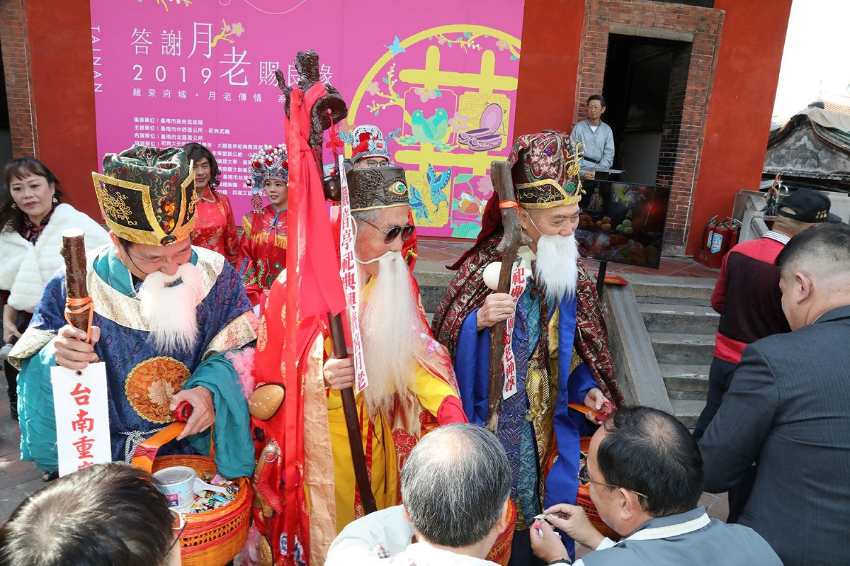 月老一出場，立刻成為活動焦點。 圖：黃博郎／攝