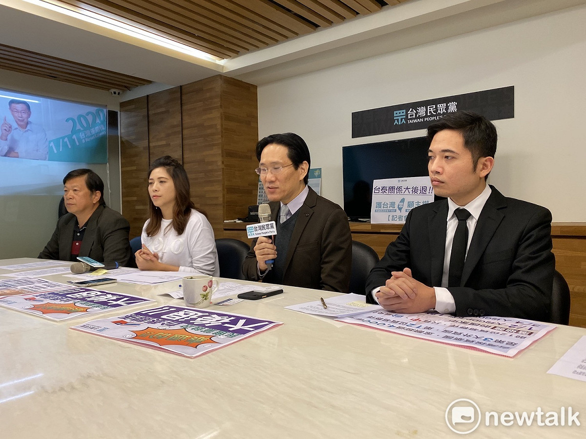 左起為台北市旅行商業同業公會簽證委員會主委蕭勤建、民眾黨不分區立委參選人陳思宇、張其祿、李家齊。 圖：周煊惠 ／攝