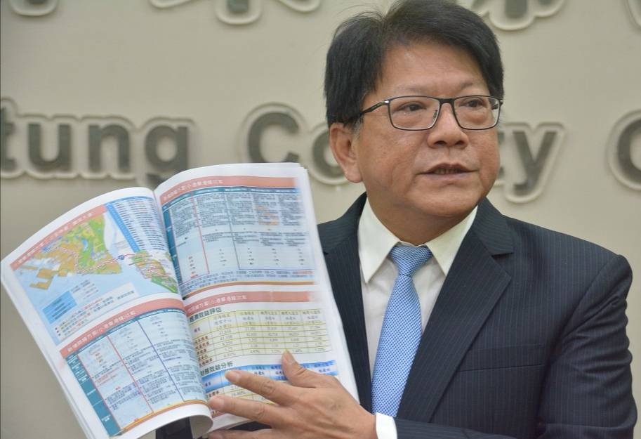 屏東縣長潘孟安證實高捷延伸東港消息，卻遭葉匡時指為假新聞，今日再度發表聲明隔空交火。 圖：屏東縣政府／提供