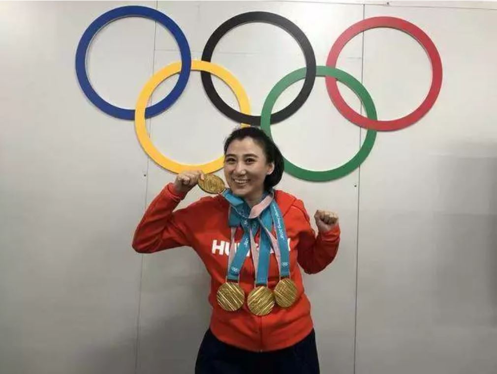 中國籍總教練張晶表示，無法接受隊員發表辱華言論，因此選擇辭職。 圖：翻攝自環球網