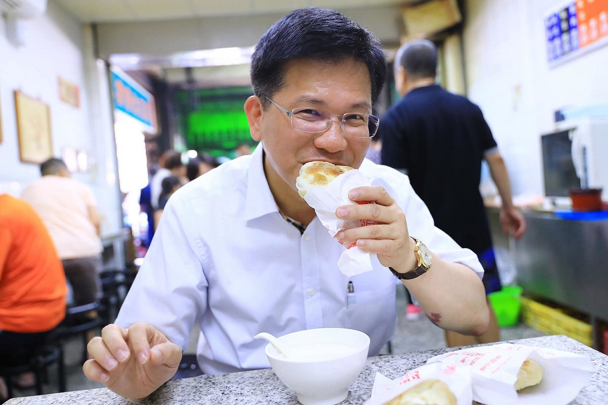 林佳龍在臉書上發表小鎮旅遊影片，並正式宣布延長秋冬國旅補助至明年1月消息。 圖：翻攝自林佳龍臉書