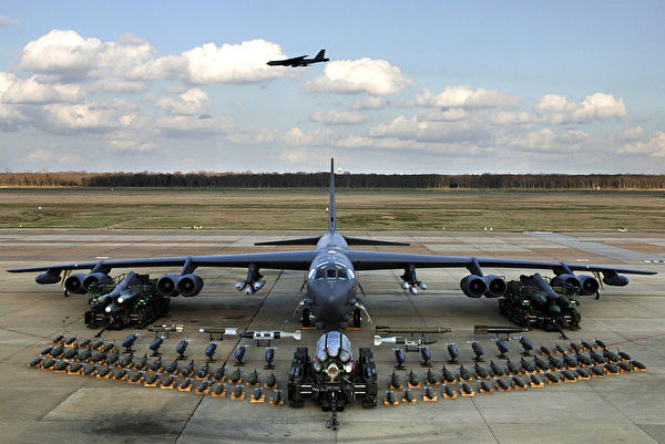 航機追蹤推特Twitter「Aircraft Spots」昨天披露，兩架美軍B-52H轟炸機關島起飛後進入台北飛航情報區後返回駐地。 圖 : 翻攝自維基百科
