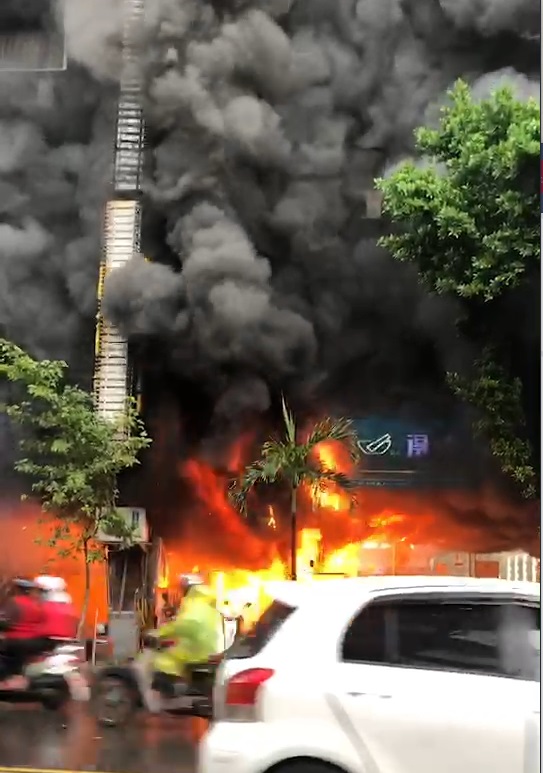 北市林森北路住商綜合大樓火警。