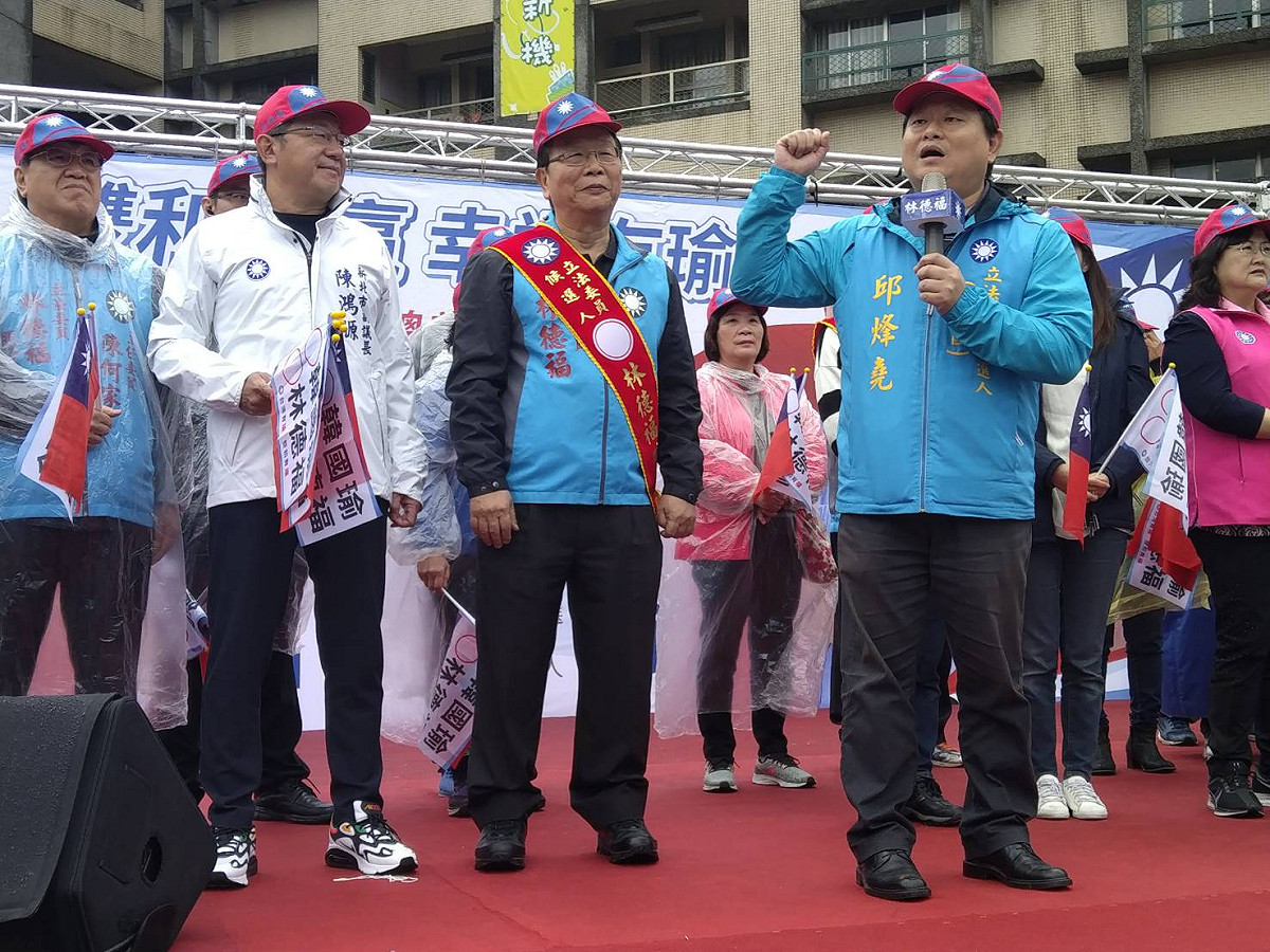林德福成立競選總部，邱烽堯前往站台，兩人聯手拚雙和勝選。 圖：邱烽堯提供