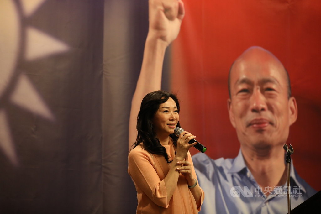 國民黨總統參選人韓國瑜妻子李佳芬7日出席華府當地韓國瑜後援會所舉辦僑宴，現場席開至少71桌，吸引超過700名支持者。 圖/中央社