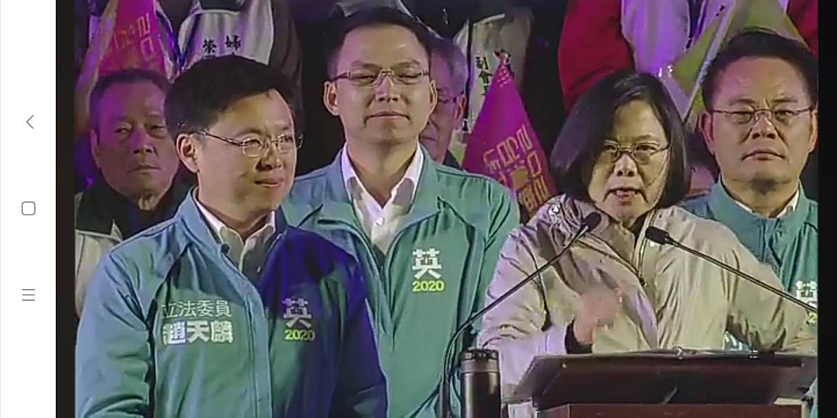 蔡英文(右)出席趙天麟(左)競選總部成立大會力挺。 圖：翻攝趙天麟臉書
