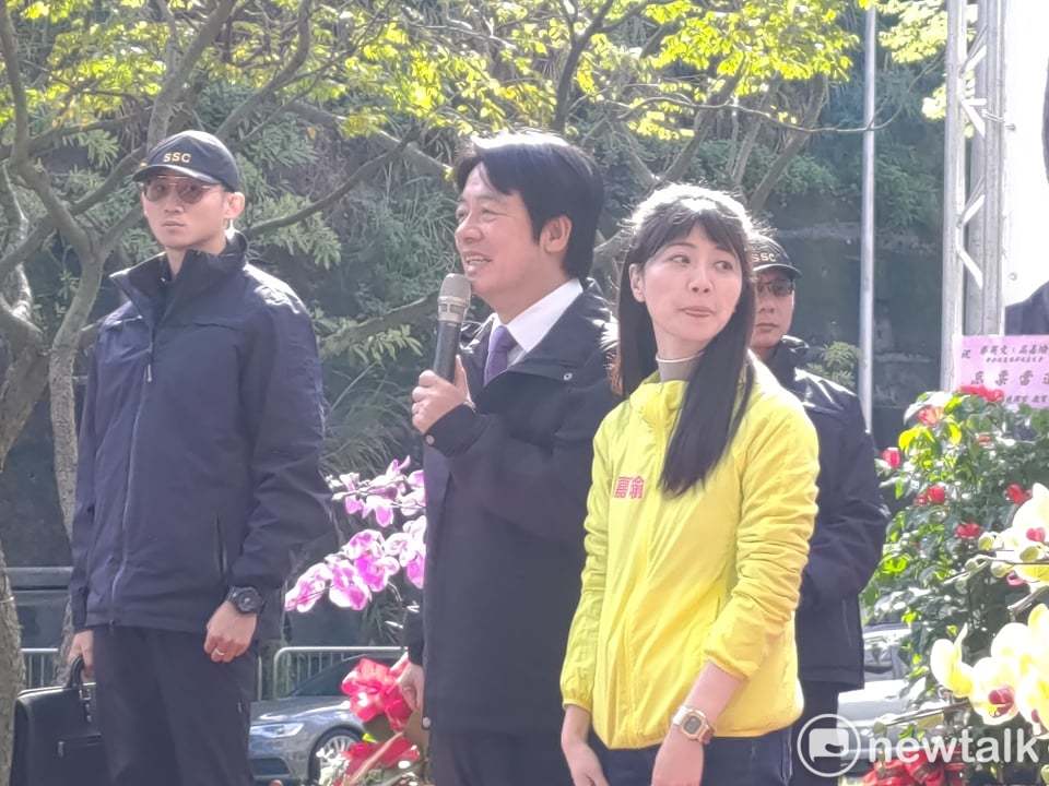 民進黨副總統候選人賴清德替高嘉瑜站台。 圖：黃建豪/攝