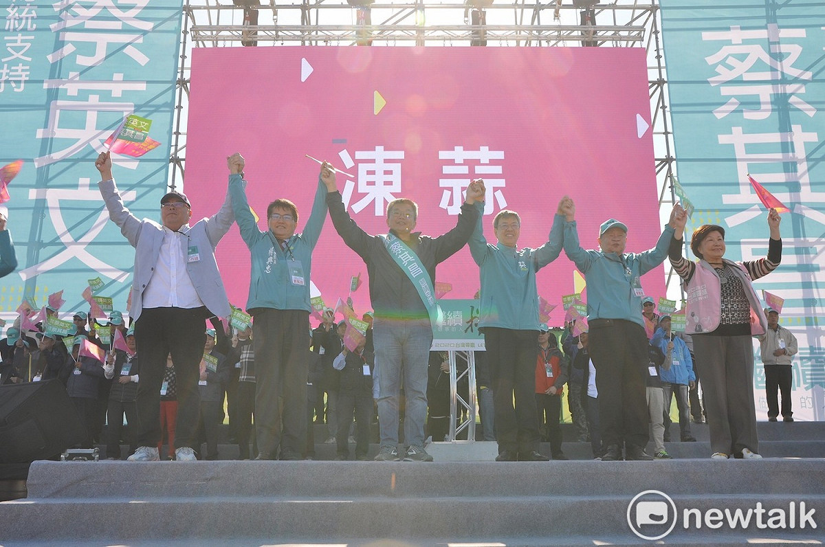 蔡其昌首場大造勢，副總統陳建仁站台力挺。 圖:唐復年/攝