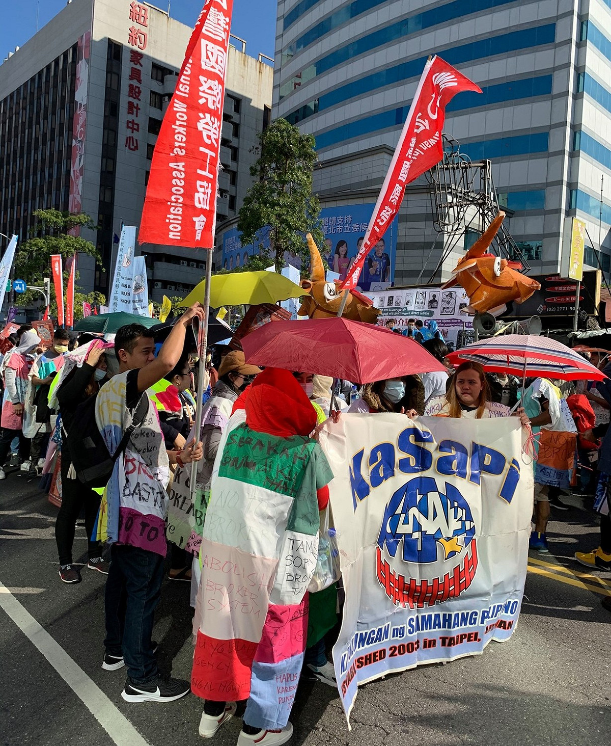移工大遊行今天下午從國民黨中央黨部出發，一路行經八德路二段、忠孝東路、杭州北路、北平東路，直到終點站勞動部。 圖：翻攝自1095臉書