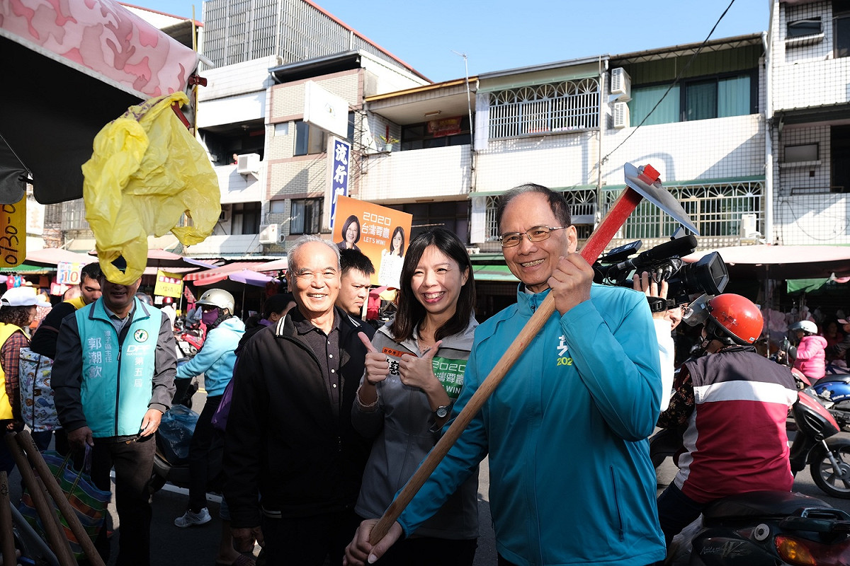 游錫堃說洪慈庸與對手的民調已經黃金交叉。 圖:洪慈庸競總/提供