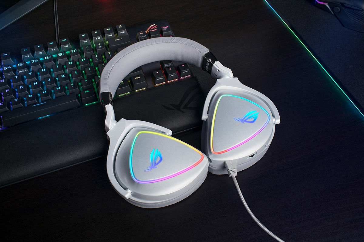 ROG Delta電競耳麥幻白限定款超級夢幻，售價新台幣5,990元，將於12月20日正式發售。 圖：華碩提供
