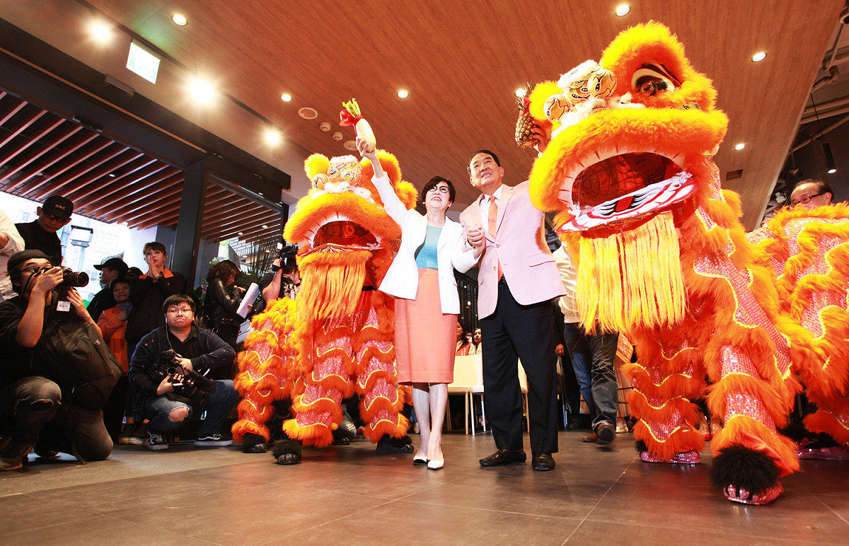 親民黨全國競選總部今天成立，宋楚瑜允諾要重新找回百姓對民主政治的信心。 圖：林昀真/攝