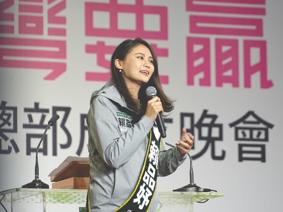 賴品妤呼籲，拜託懇請大家明年一月十一號出來投票。 圖/翻攝自賴品妤臉書