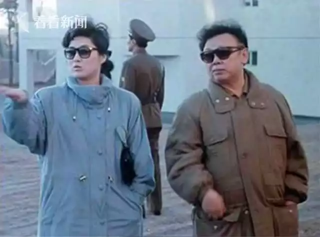 金正日（圖右）與金正恩生母高容姬（圖左）。 圖：翻攝自看看新聞