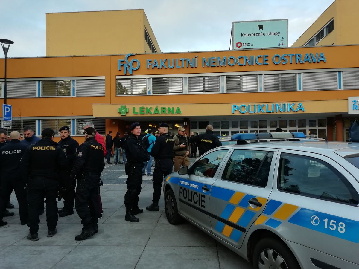 捷克東部城市奧斯特拉瓦1 家教學醫院10日上午發生槍擊案，目前確認有6名病患中彈身亡。 圖：翻攝自捷克警察Policie ČR推特