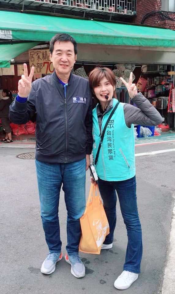 國民黨立委費鴻泰和民眾黨立委參選人蔡宜芳。 圖：翻攝蔡宜芳臉書