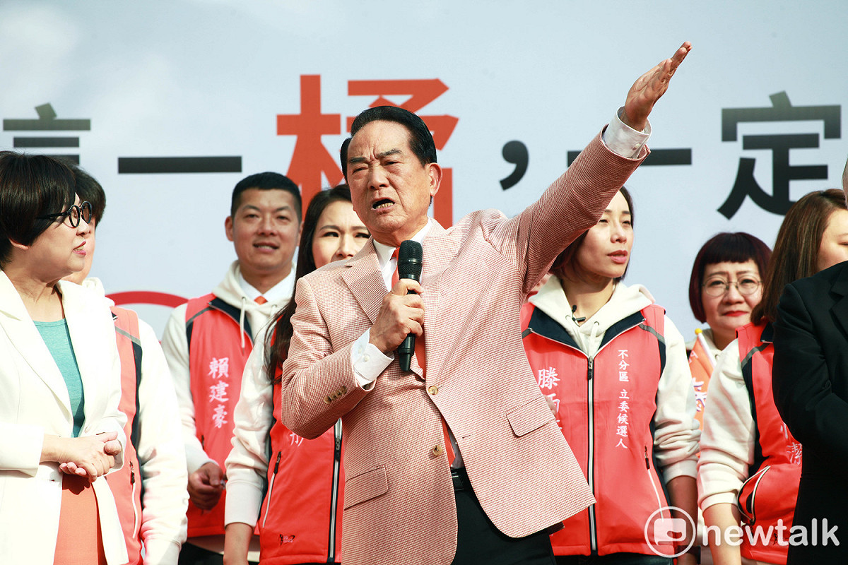 宋楚瑜認為先把2020年的事情做好，讓全國民眾思考台灣該如何度過藍綠對決的情況。 圖：林昀真/攝