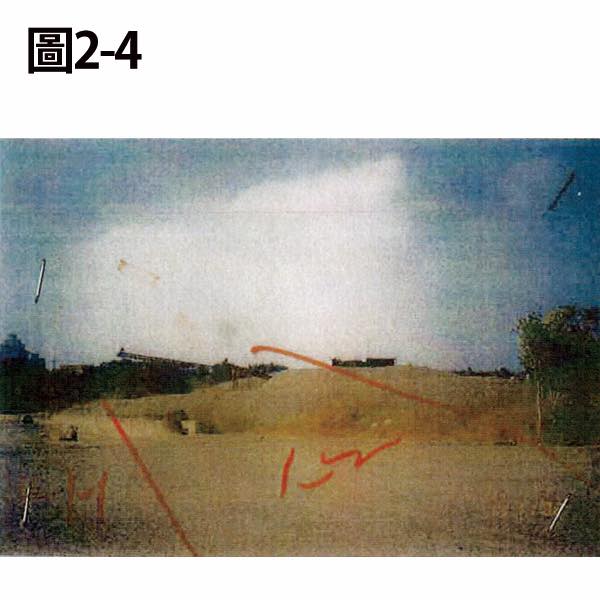 時力立委黃國昌爆料，財政部國有財產局中區雲林分處於2002年11月15日前往李日貴砂石場進行國有土地勘查紀錄及拍照。 圖：翻攝黃國昌臉書
