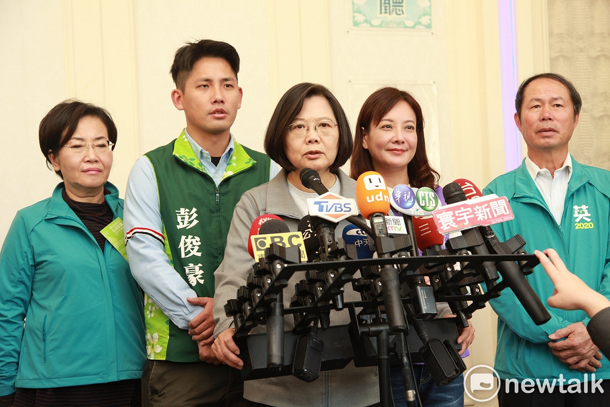 蔡英文強調自己絕對沒有運用公務資源從事選舉活動。 圖：林昀真/攝